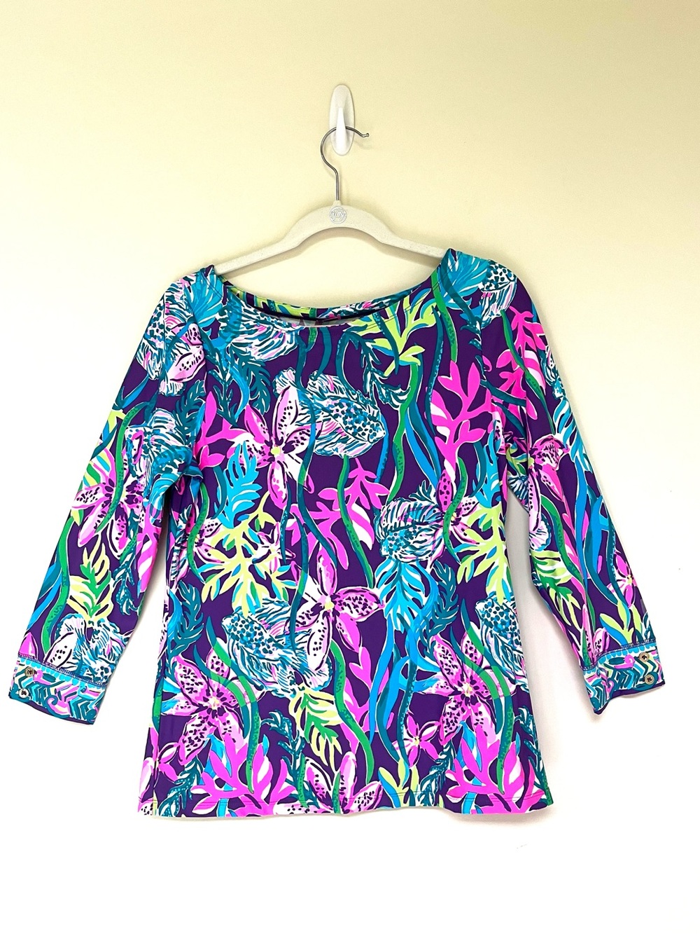 Lilly Pulitzer ~ Everlynn UPF 50 3/4 Sleeve Top ~ Party all the Tide ~ Medium